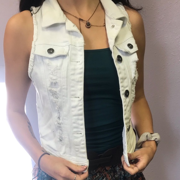 Sleeveless jean vest - Picture 3 of 3